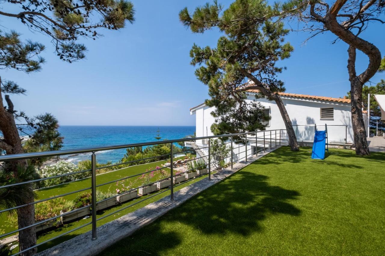 Icarus Luxury Beachfront Villa Gialiskari  Екстер'єр фото