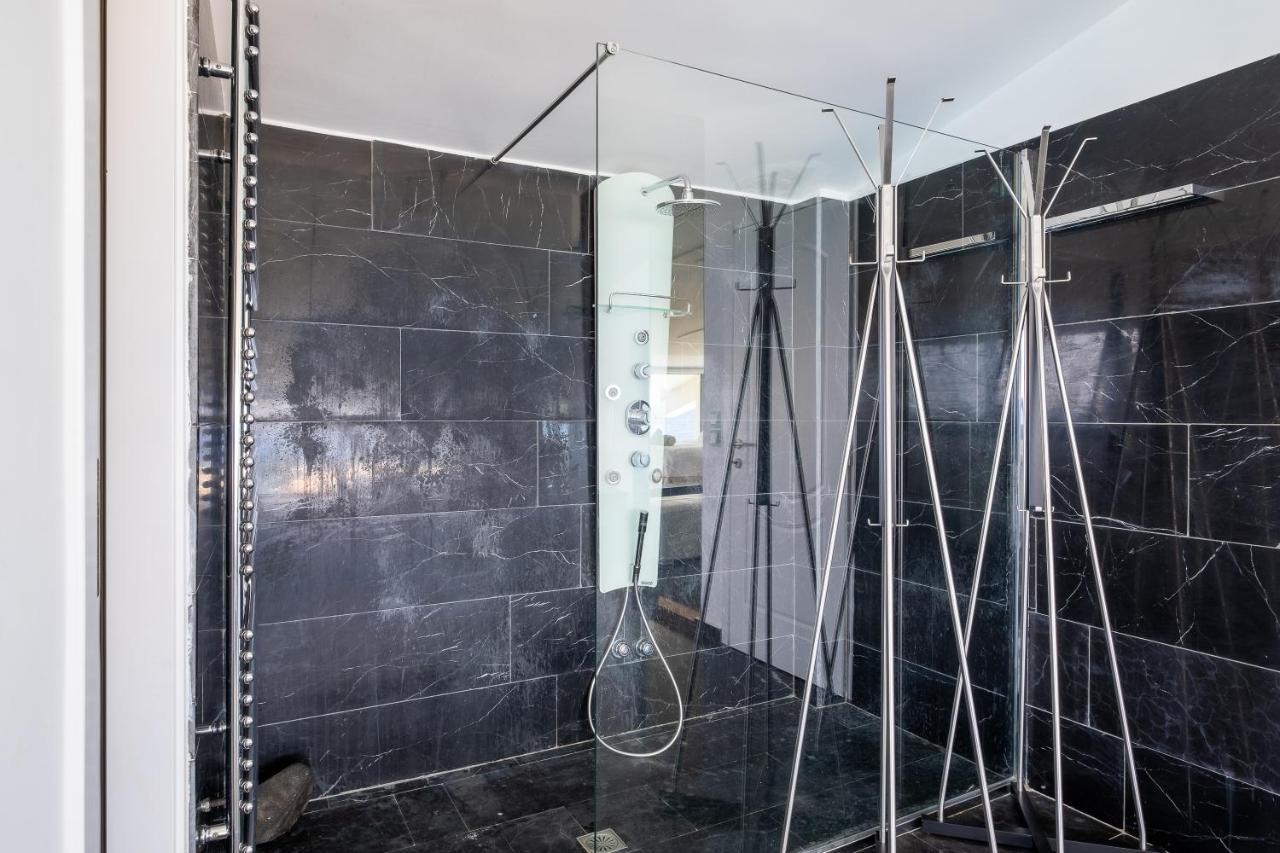 Icarus Luxury Beachfront Villa Gialiskari  Екстер'єр фото