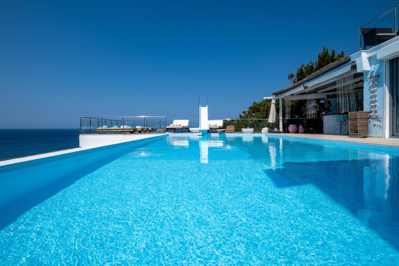 Icarus Luxury Beachfront Villa Gialiskari  Екстер'єр фото